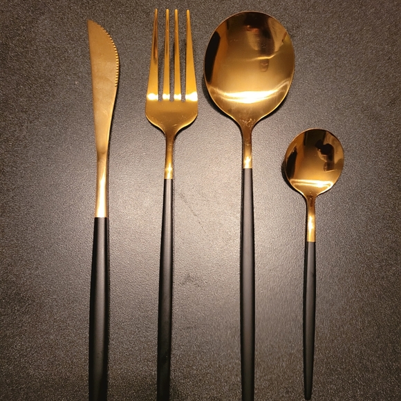 Gold flatware set - Picture 2 of 4
